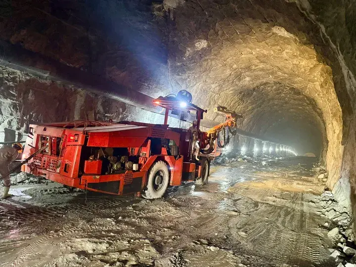 Việt Nam đang xây dựng công trình cao ngang tòa nhà 17 tầng nằm sâu trong lòng núi, trị giá 21.101 tỷ đồng, là mô hình chưa từng có trong lịch sử