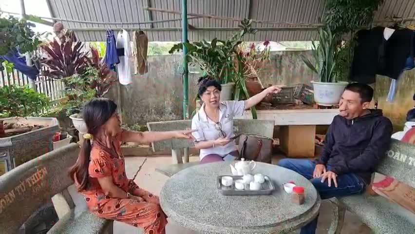 Đắk Lắk: Xin hãy cứu giúp 3 bố con ông Tê mắc chứng bệnh lạ Đắk Lắk: Xin hãy cứu giúp 3 bố con ông Tê mắc chứng bệnh lạ