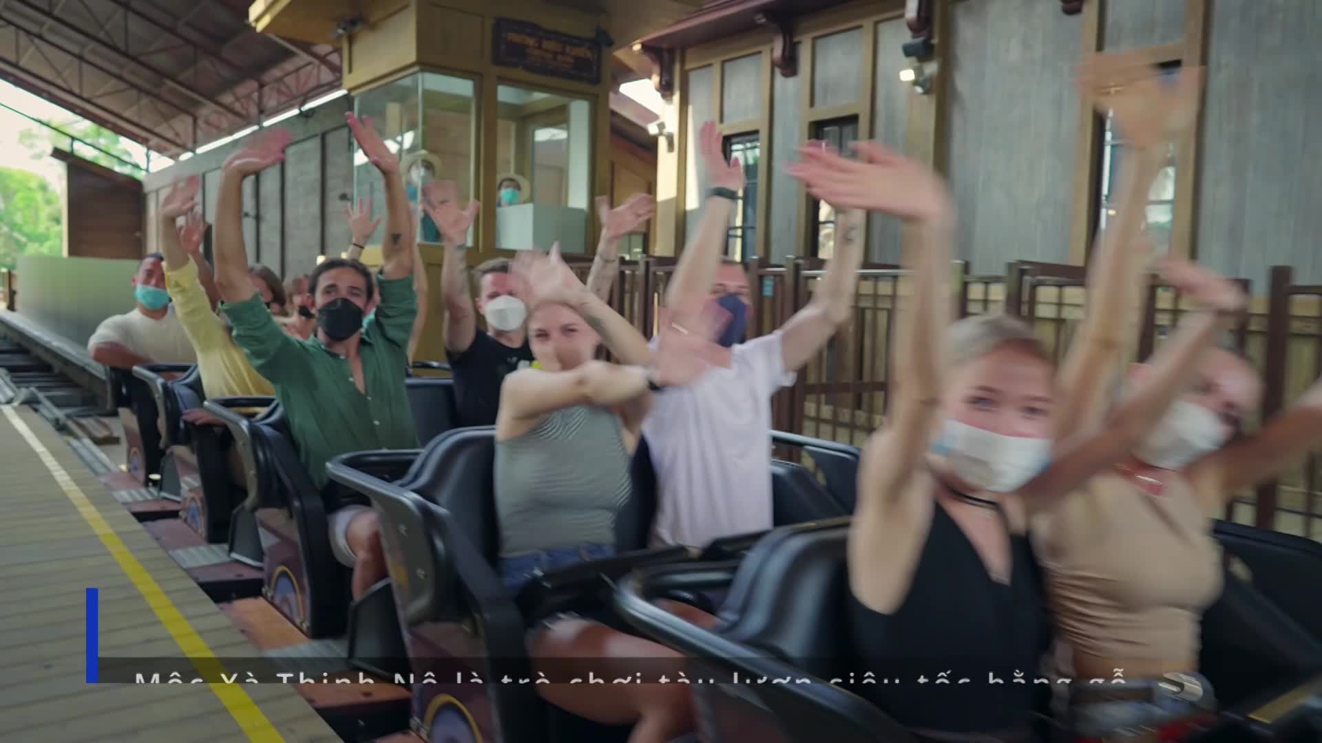 Vừa ra mắt ngày đầu năm, tàu lượn siêu tốc gỗ tại Hòn Thơm đã trở thành điểm check-in hot của Phú Quốc